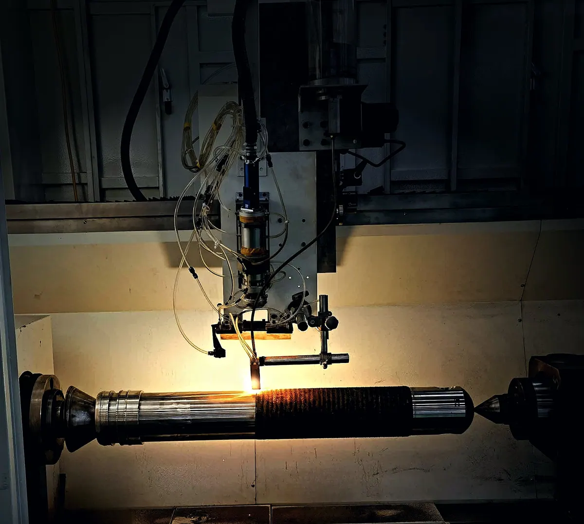 Laser cladding on a roll