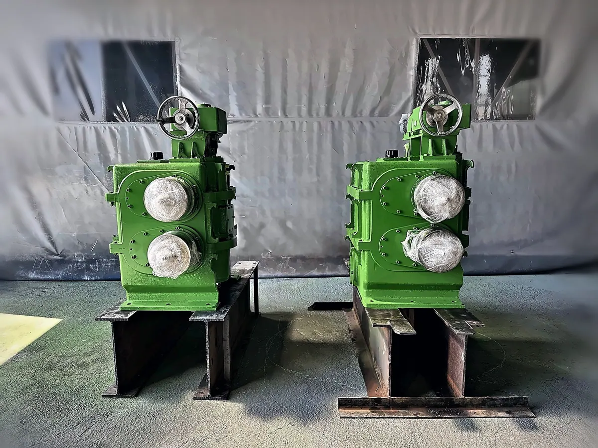 Two high-speed pinch rolls