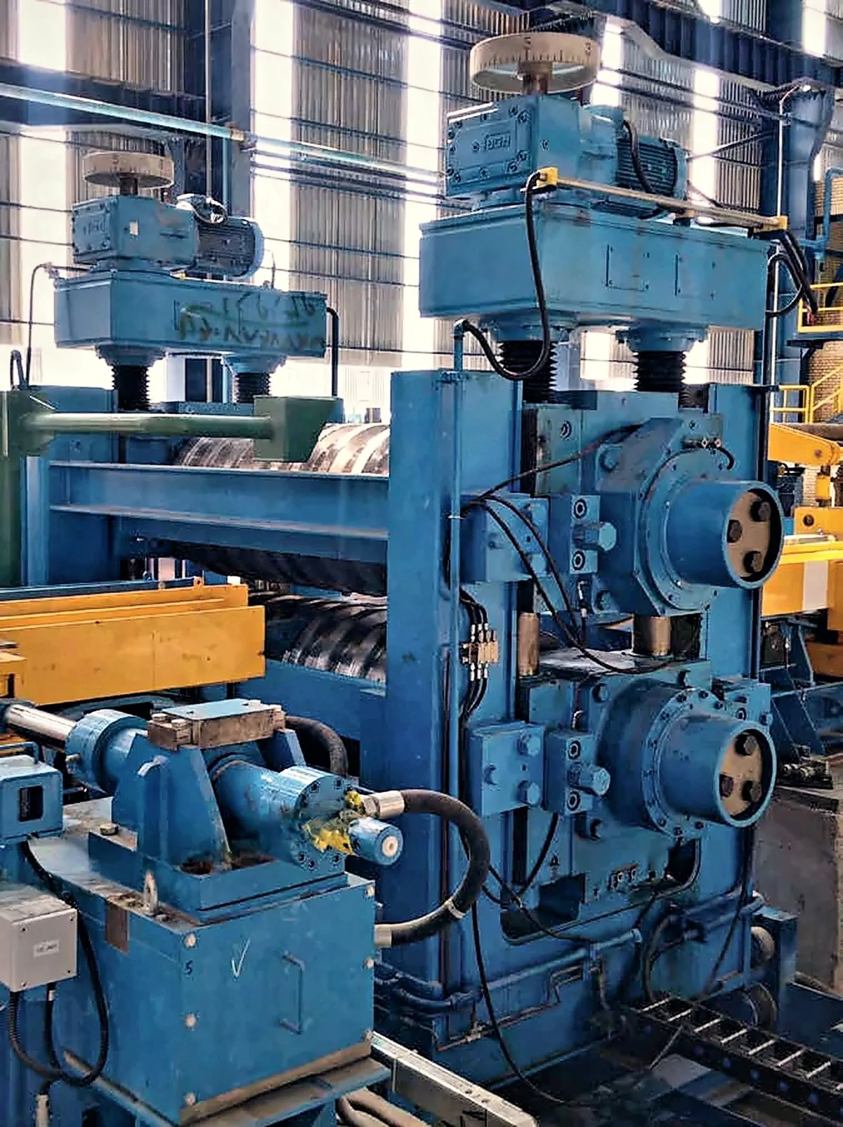 Breakdown rolling mill stand