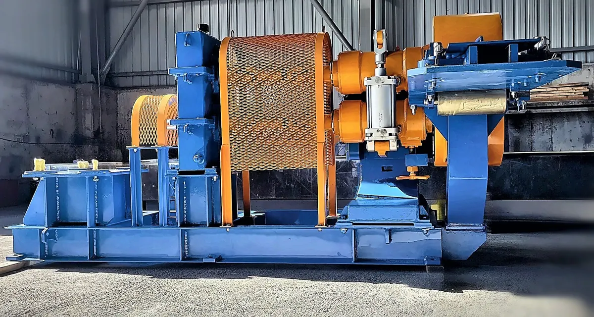 Pinch roll unit with drive motor
