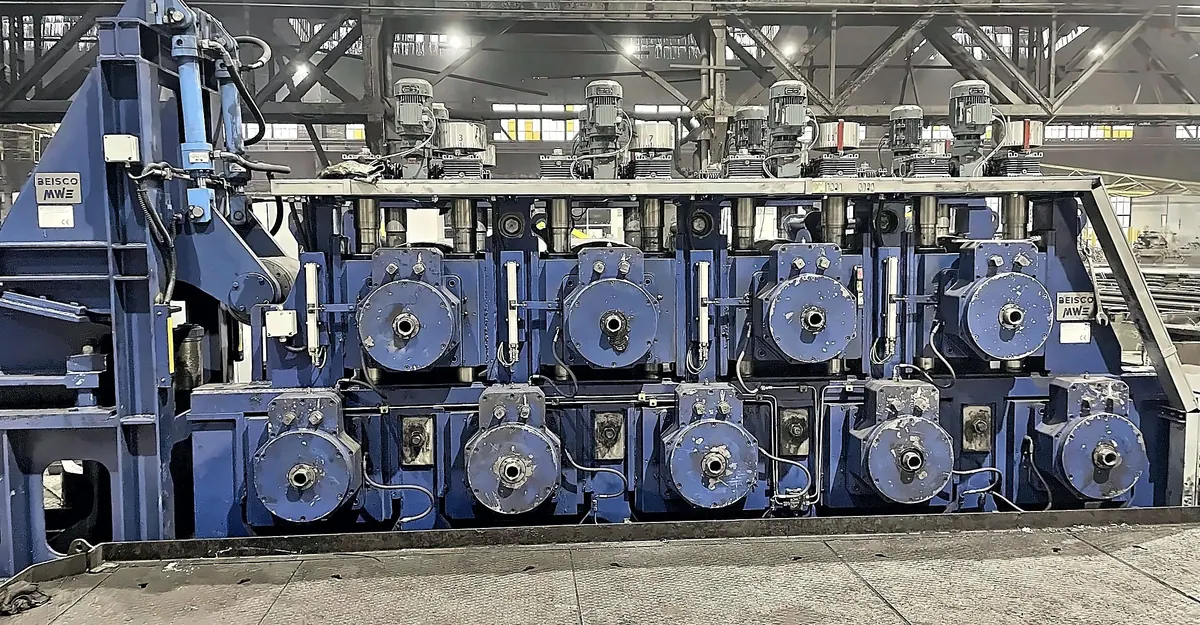 Straightening machine in the mill